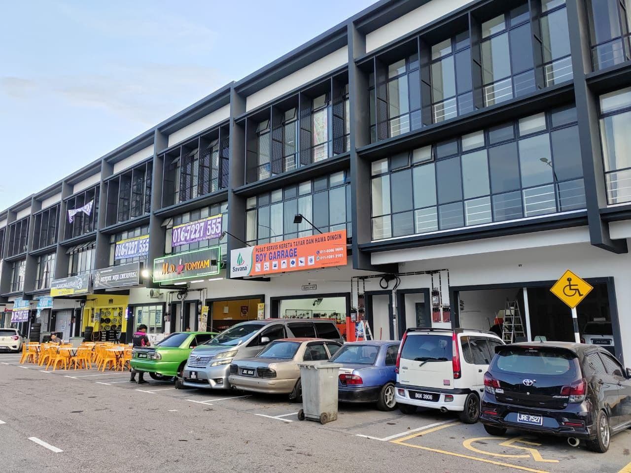 3 Storey Shoplot Corner Unit Bandar Cemerlang 2