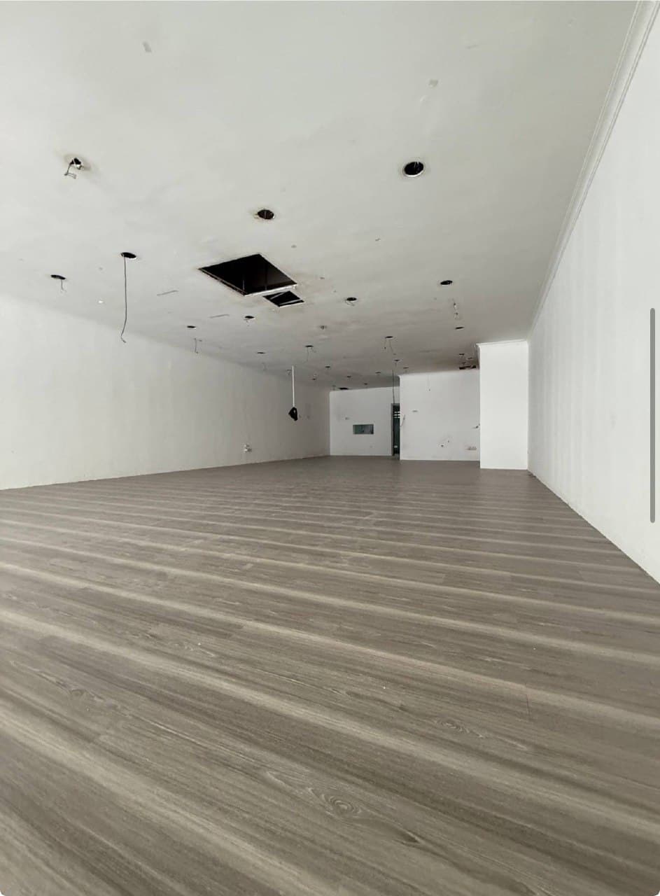 3 storey Shoplot Taman Molek 2