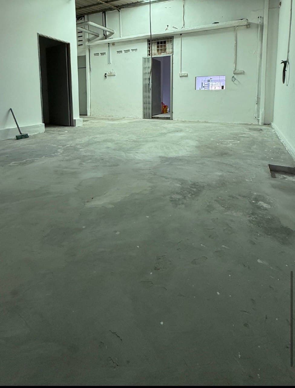 3 storey Shoplot Taman Molek 3