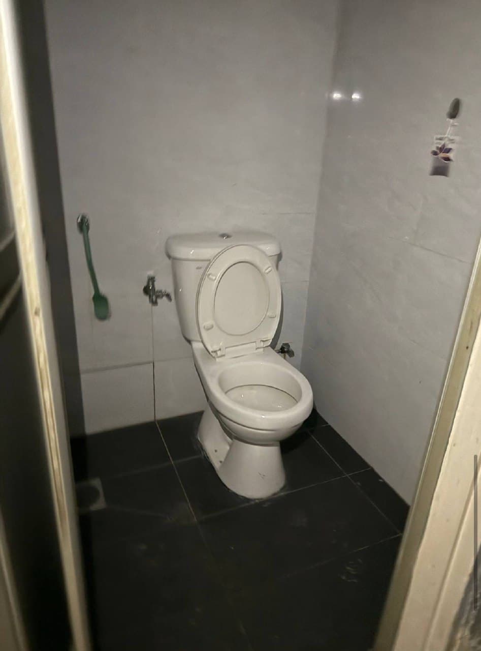 3 storey Shoplot Taman Molek 5