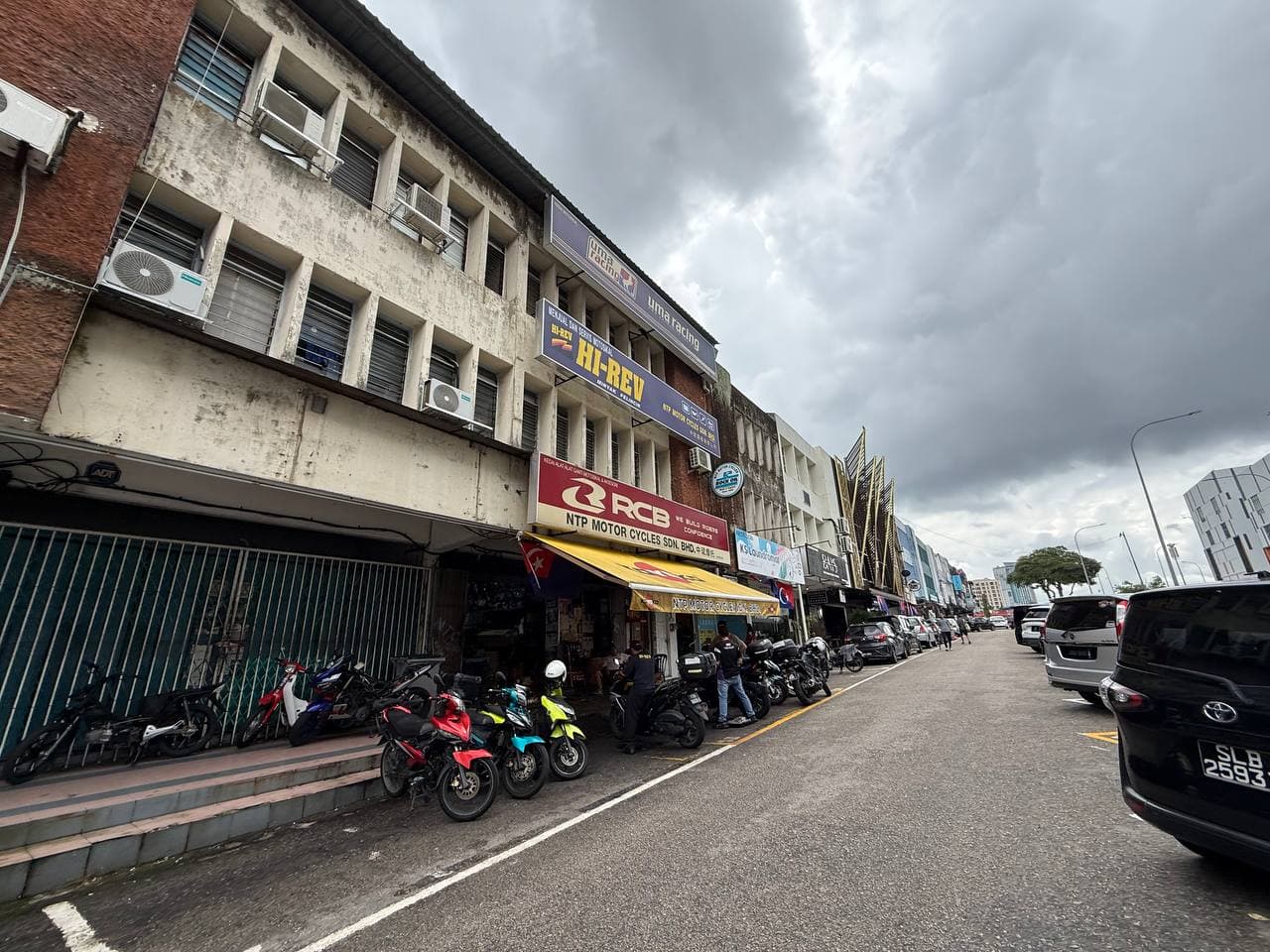3-Storey Shoplot Taman Pelangi 4