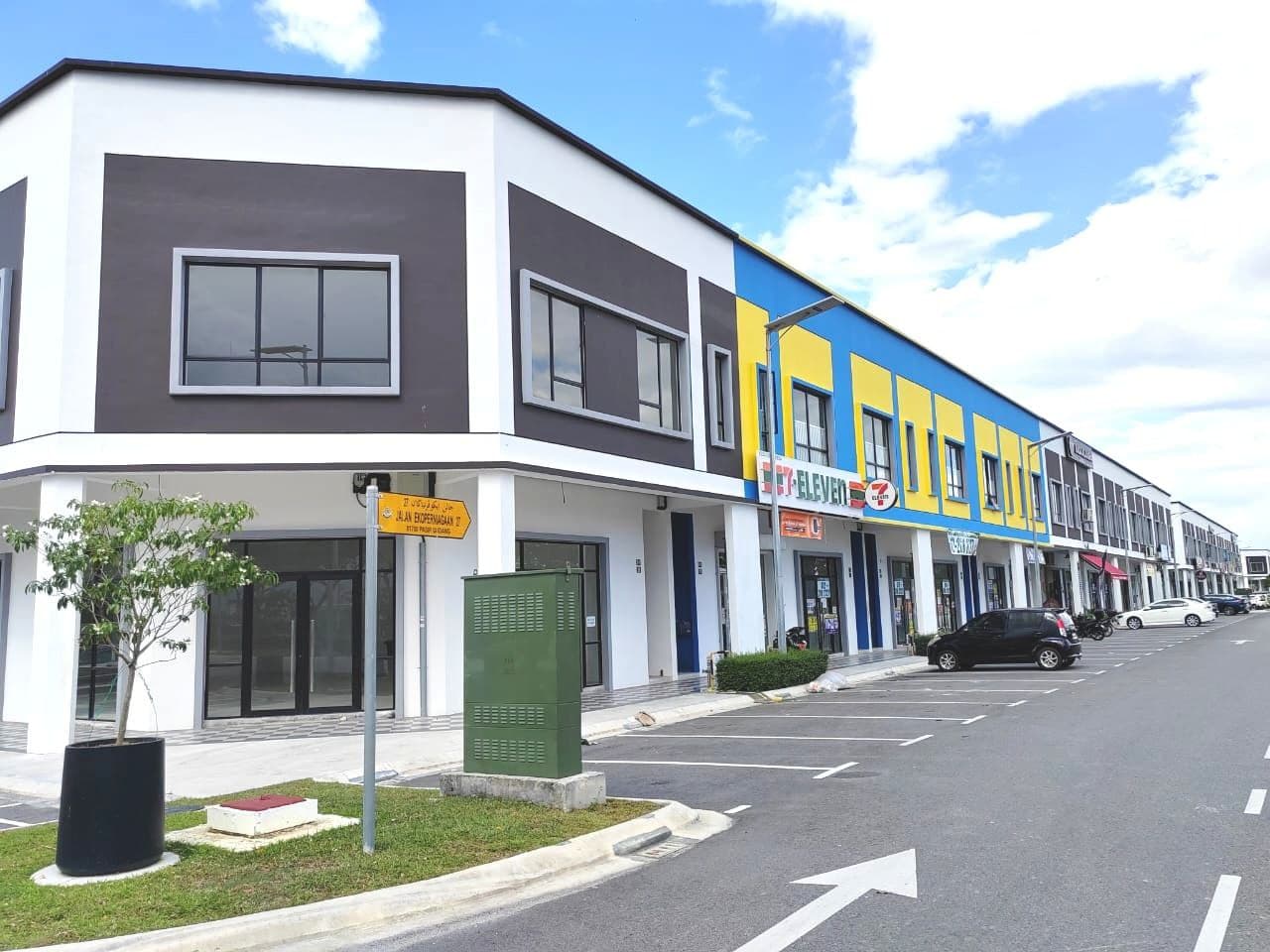 2 storey Shoplot Intermediate Unit Taman Ekoperniagaan 3