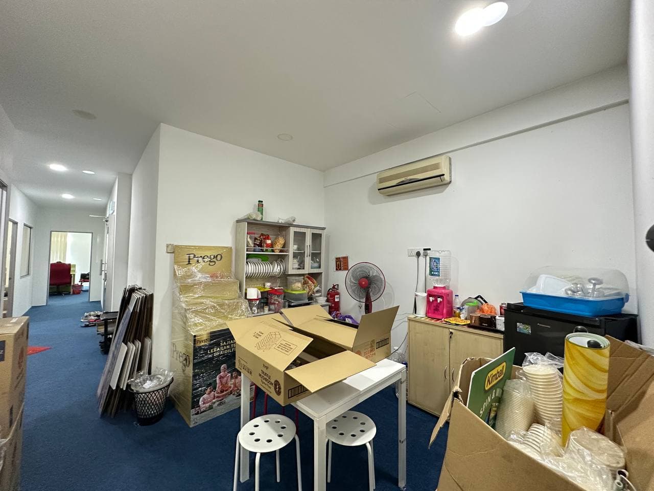 Shop Office Austin V Square 3