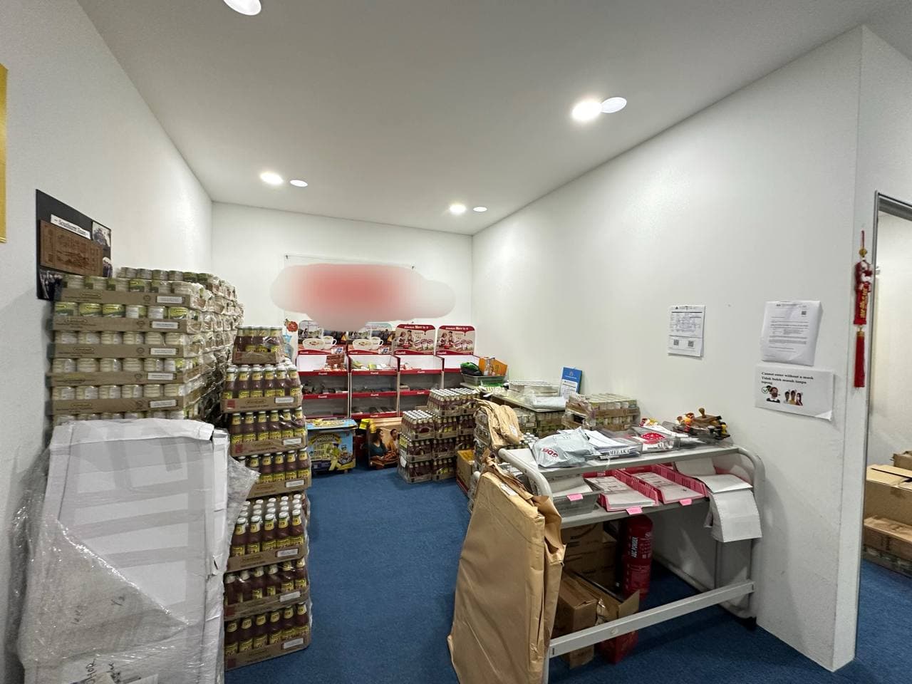 Shop Office Austin V Square 8