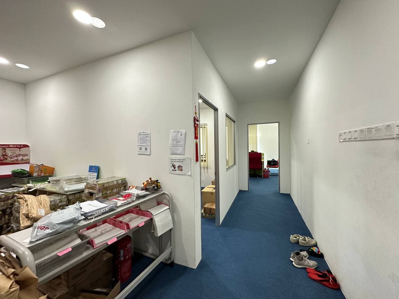 Shop Office Austin V Square 4