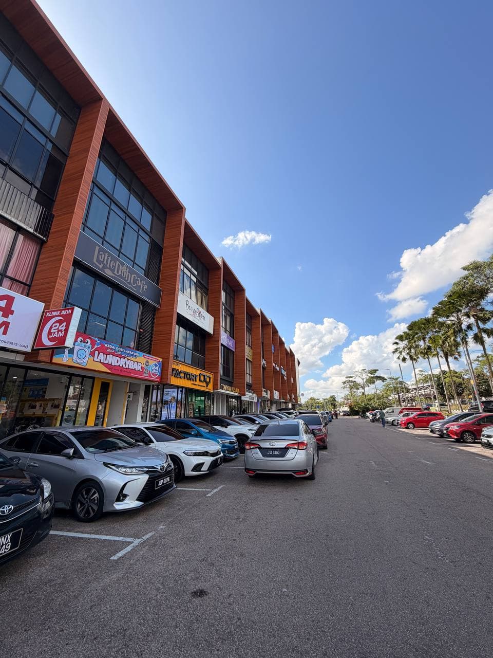 3 Storey Shoplot Business Boulevard 2