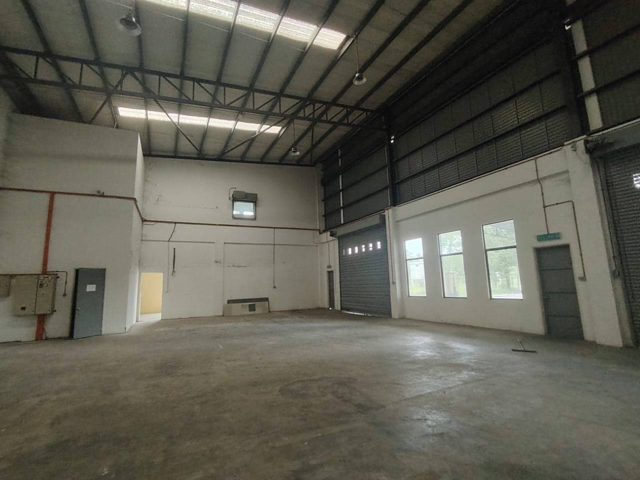 1.5-Storey Cluster Corner Eco Business Park 1 4
