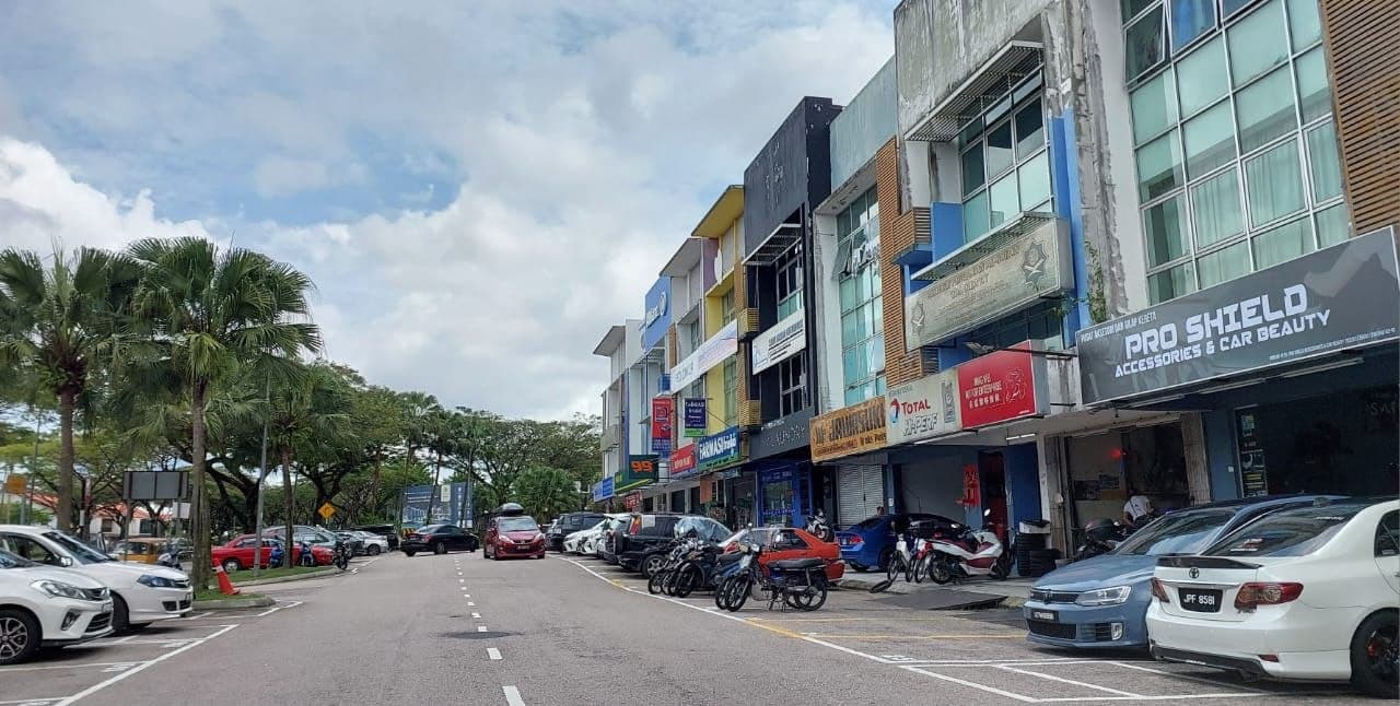 3-Storey Shoplot Bandar Dato onn