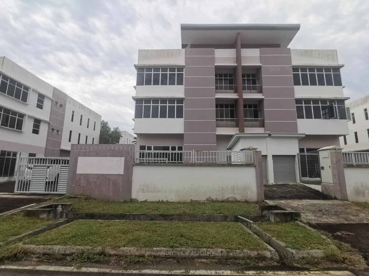 3-Storey Semi-Detached Factory Gelang Patah 4