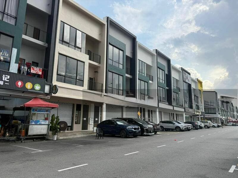 3-Storey Shop Austin Crest