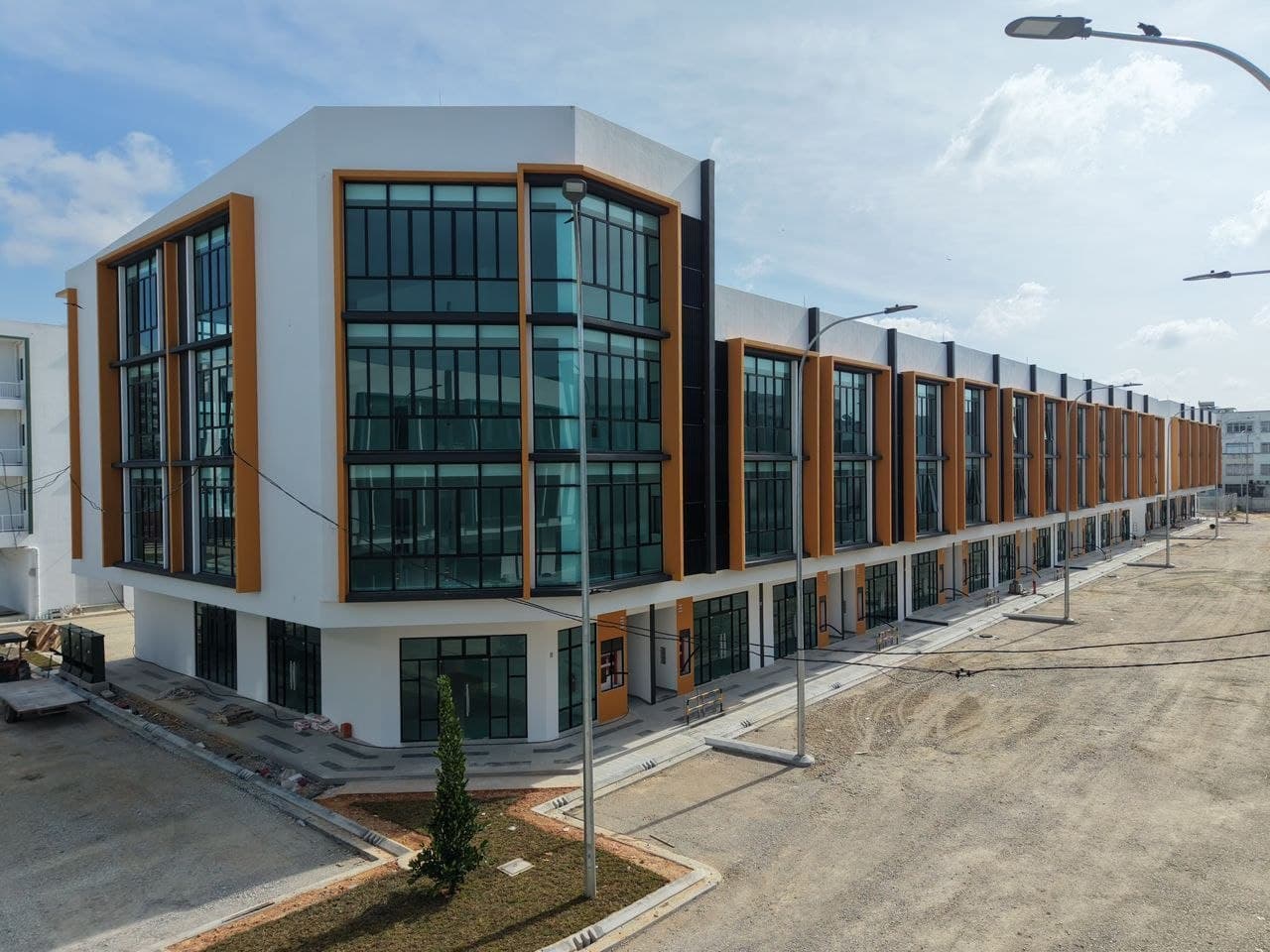 4 Storey Corner New Shoplot Permas Jaya 2