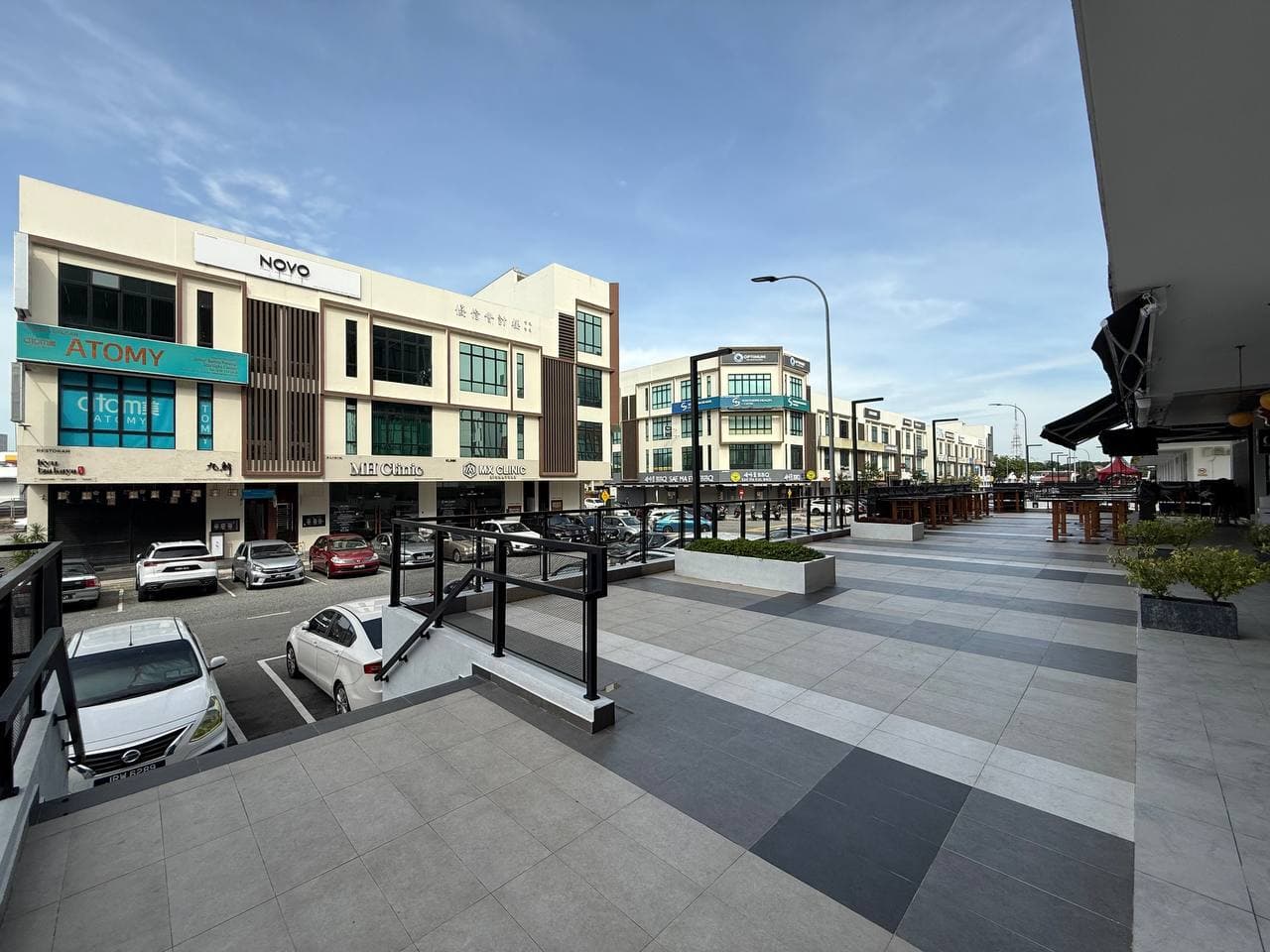 4-Storey Shop lot Pelangi Avenue – photo 1