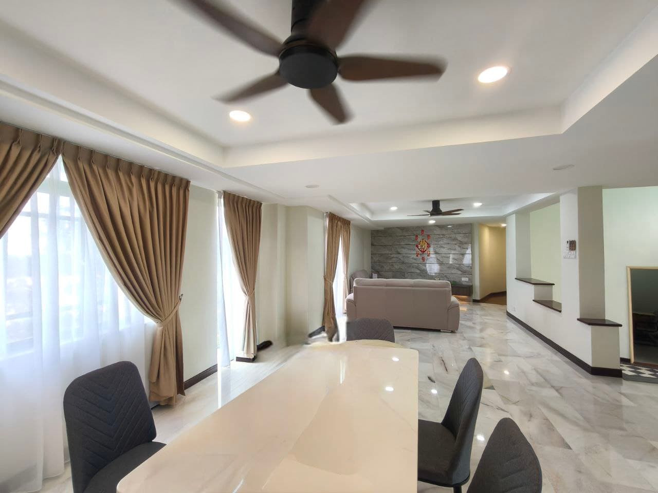 Duplex Townhouse Persiaran Seri Alam 2