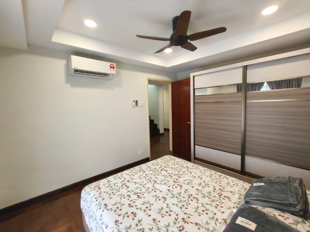 Duplex Townhouse Persiaran Seri Alam 6