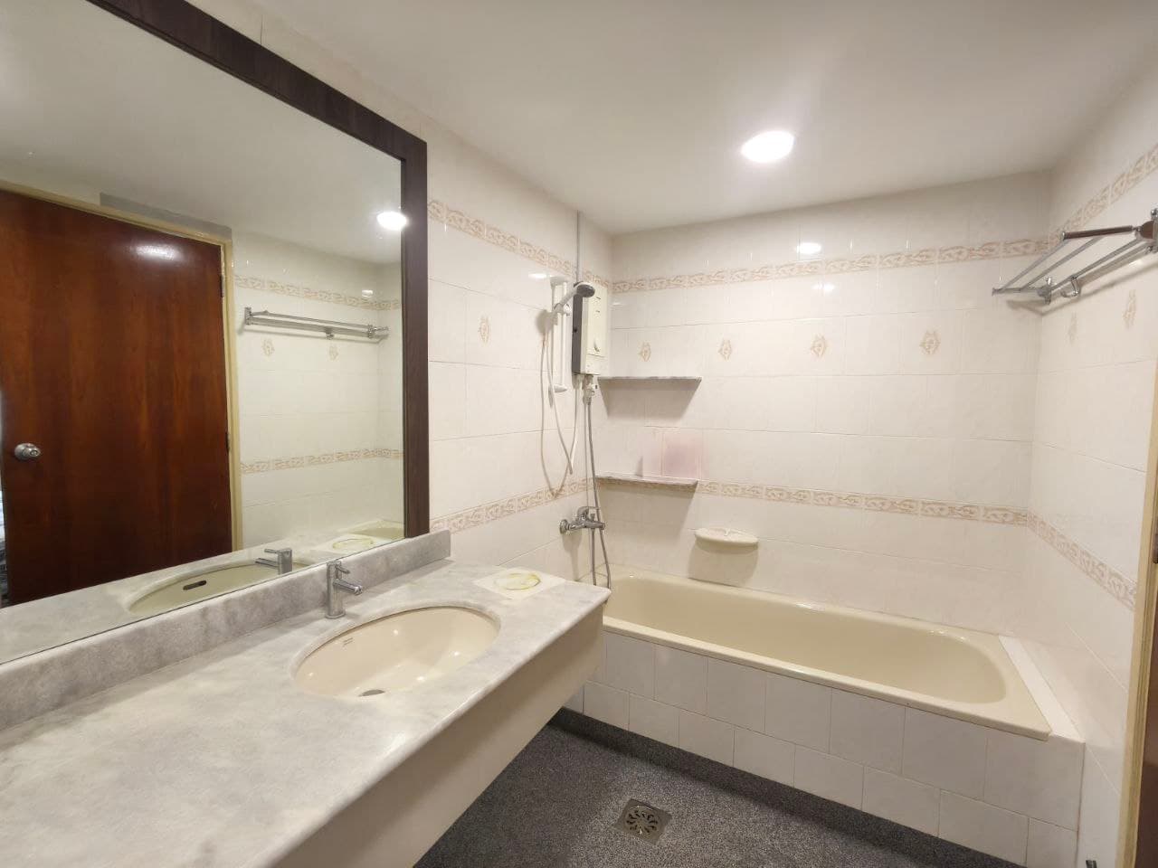 Duplex Townhouse Persiaran Seri Alam 8