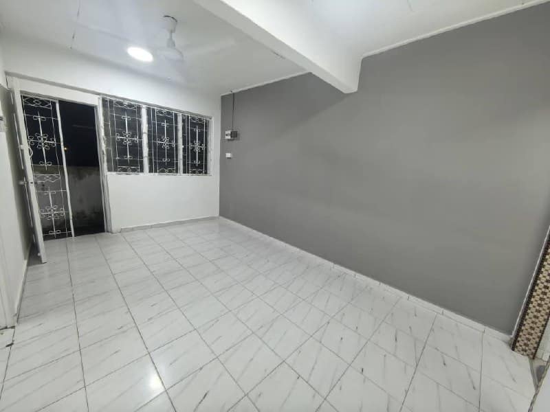 Low cost flat Temenggong, Kulai – photo 1