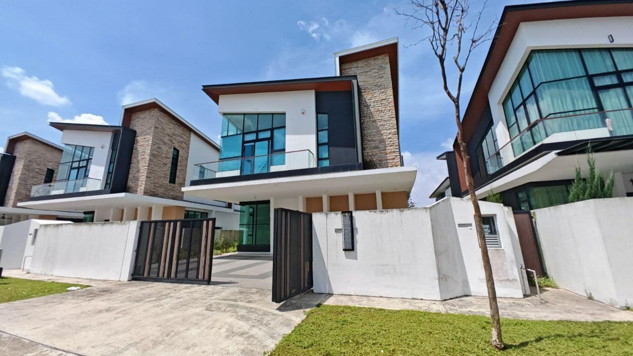 1 Storey Super Luxury Bungalow Ledang Heights – photo 1