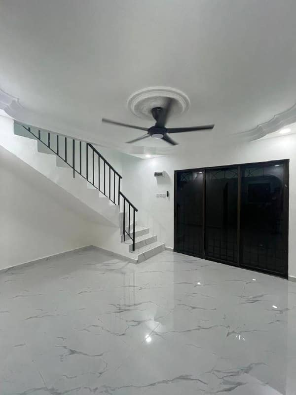 Single storey terrace Taman Ungku Tun Aminah – photo 1