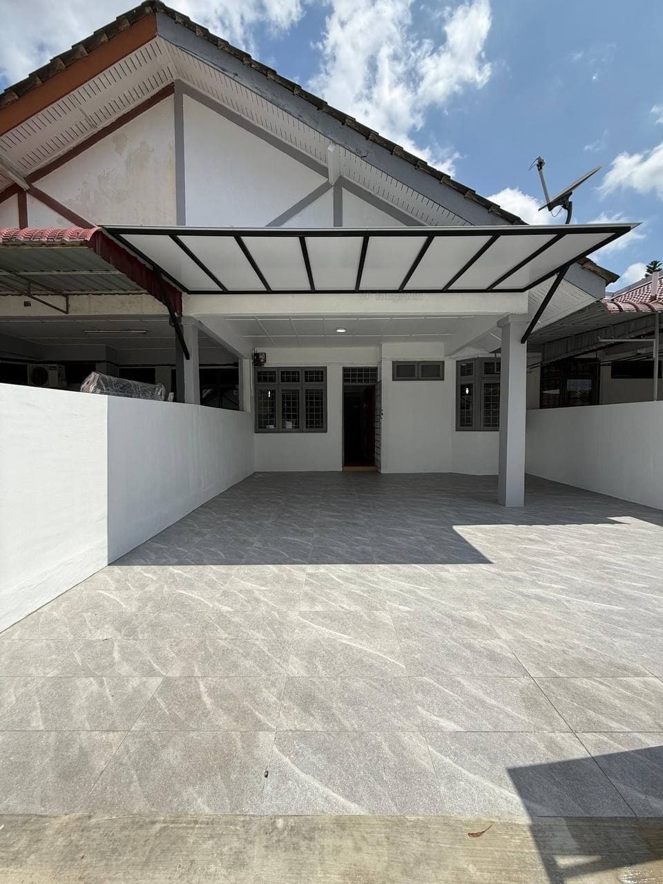 Single storey terrace house Jalan Molek 2/2x – photo 1