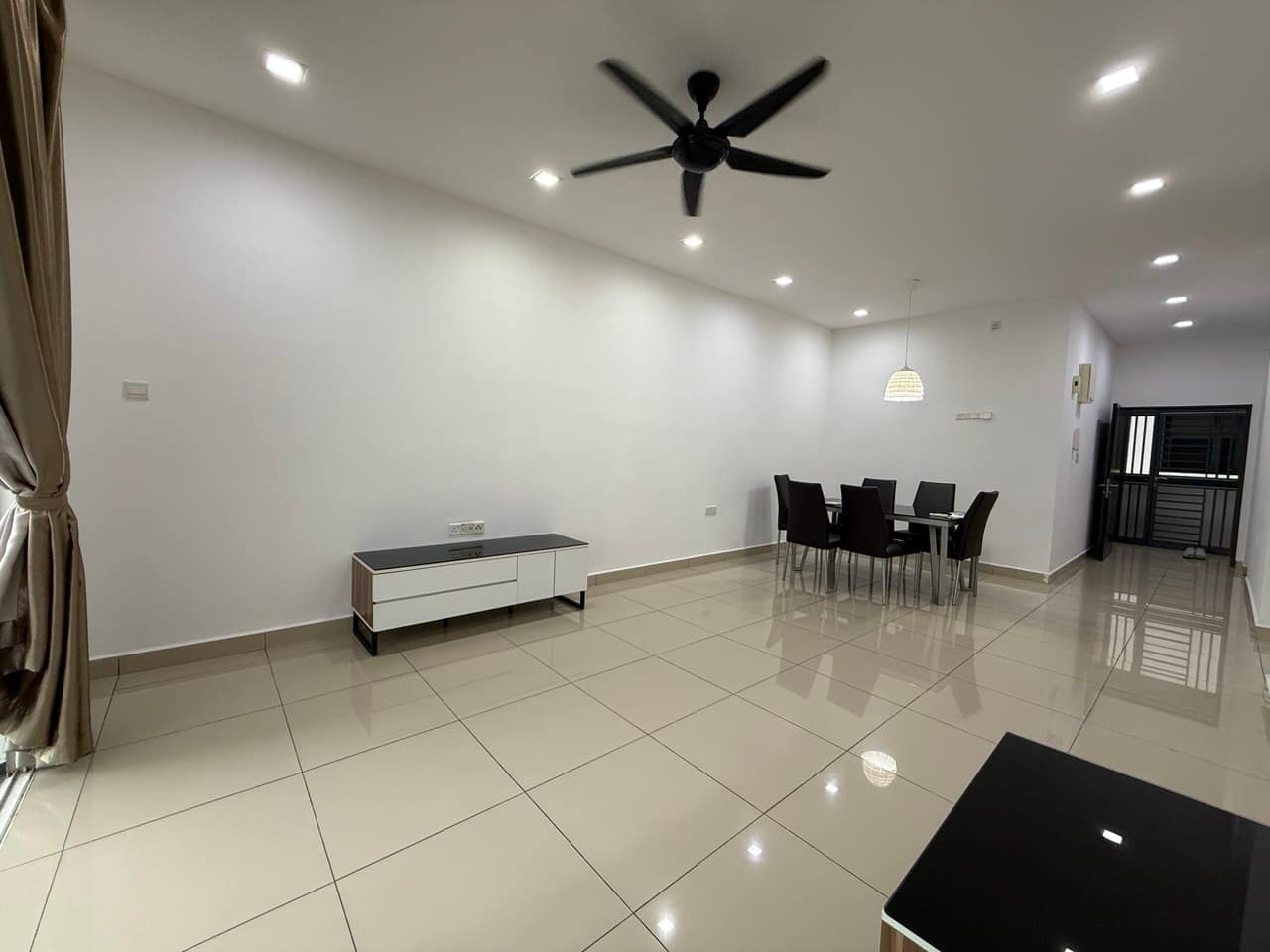 Condominium Larkin – photo 1