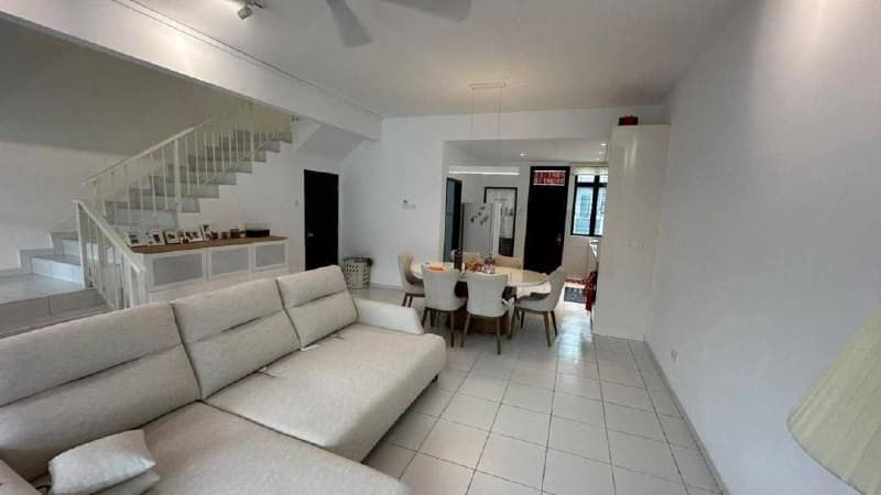 Double Storey House Jalan Austin Duta 4 – photo 1