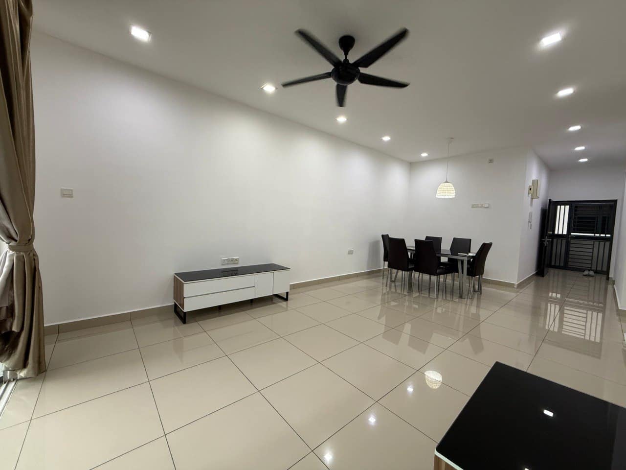 Condominium Larkin – photo 1