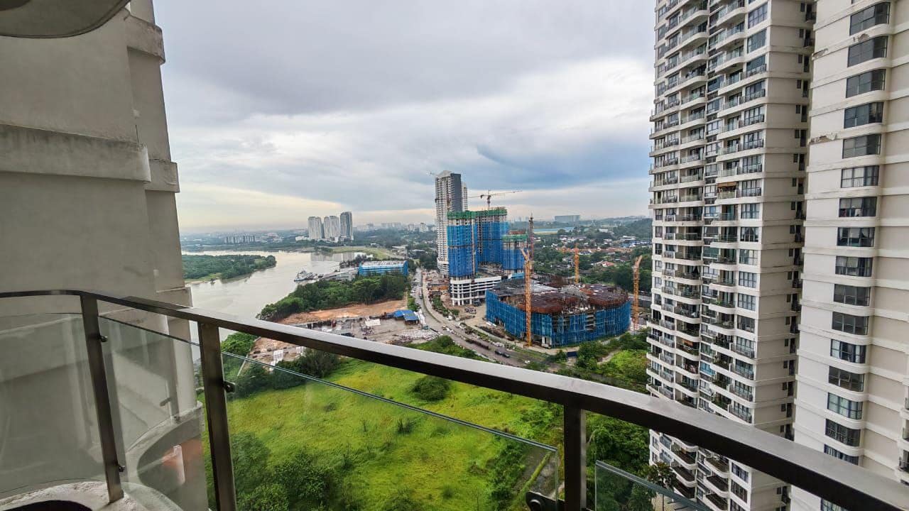 Condo Country Garden Danga Bay – photo 1