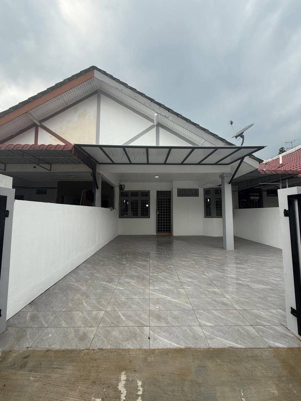 Single Storey Terrace Taman Molek – photo 1