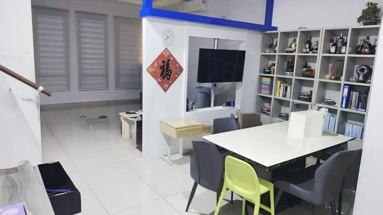 Double Storey Terrace House Austin Residence – photo 1