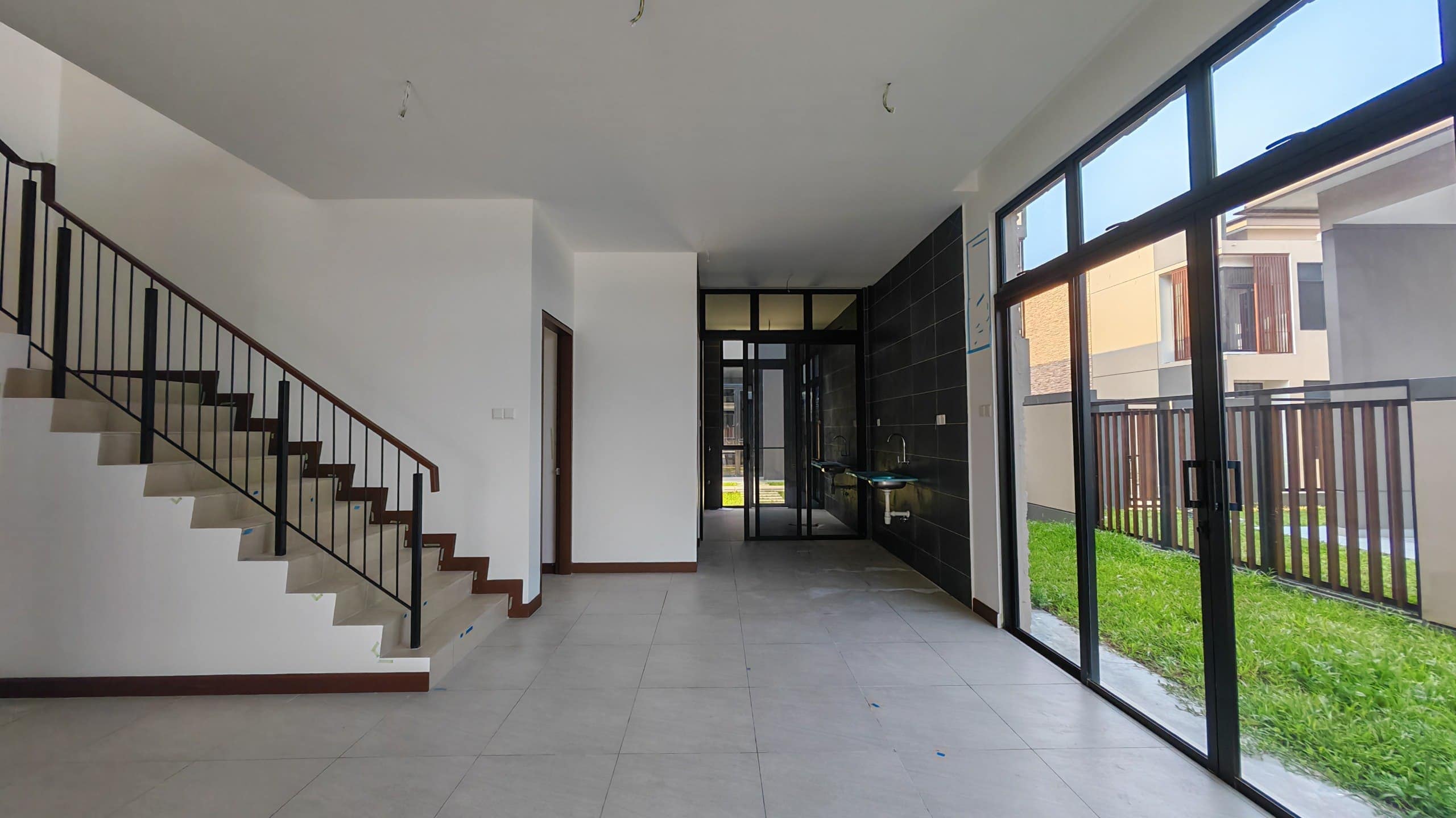 Double Storey Superlink EndLot Aurora Sentral – photo 1