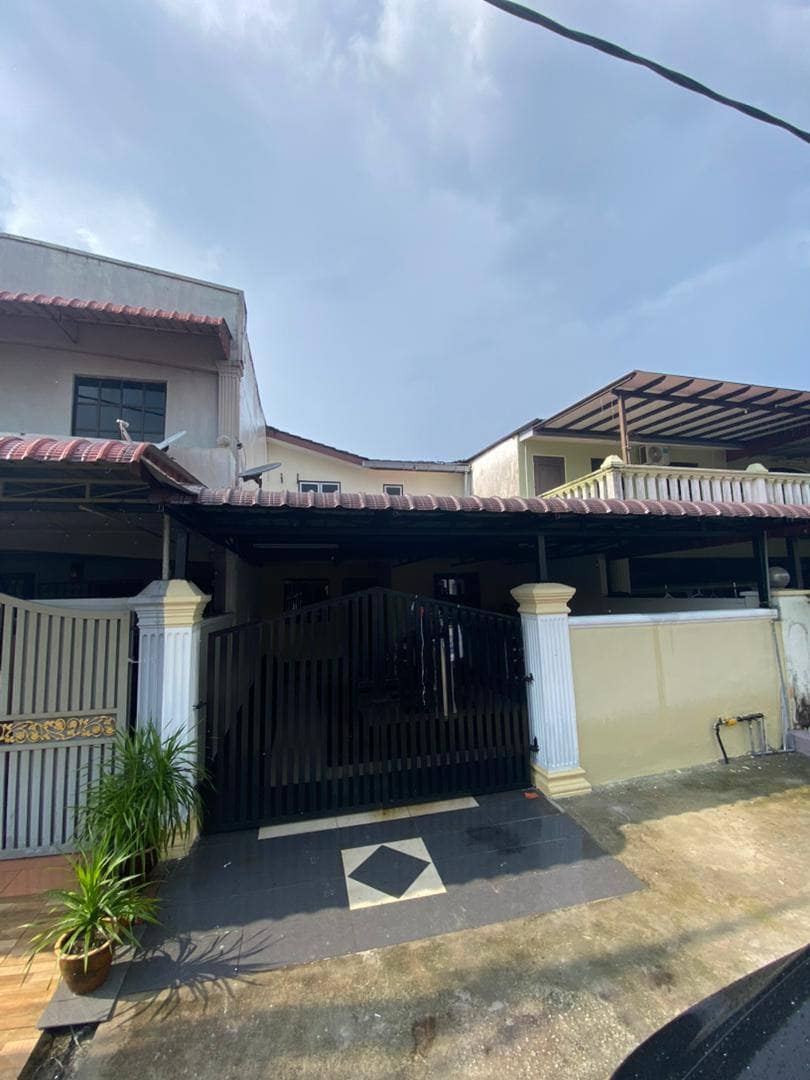 Low Cost Flat Taman Pelangi Indah – photo 1