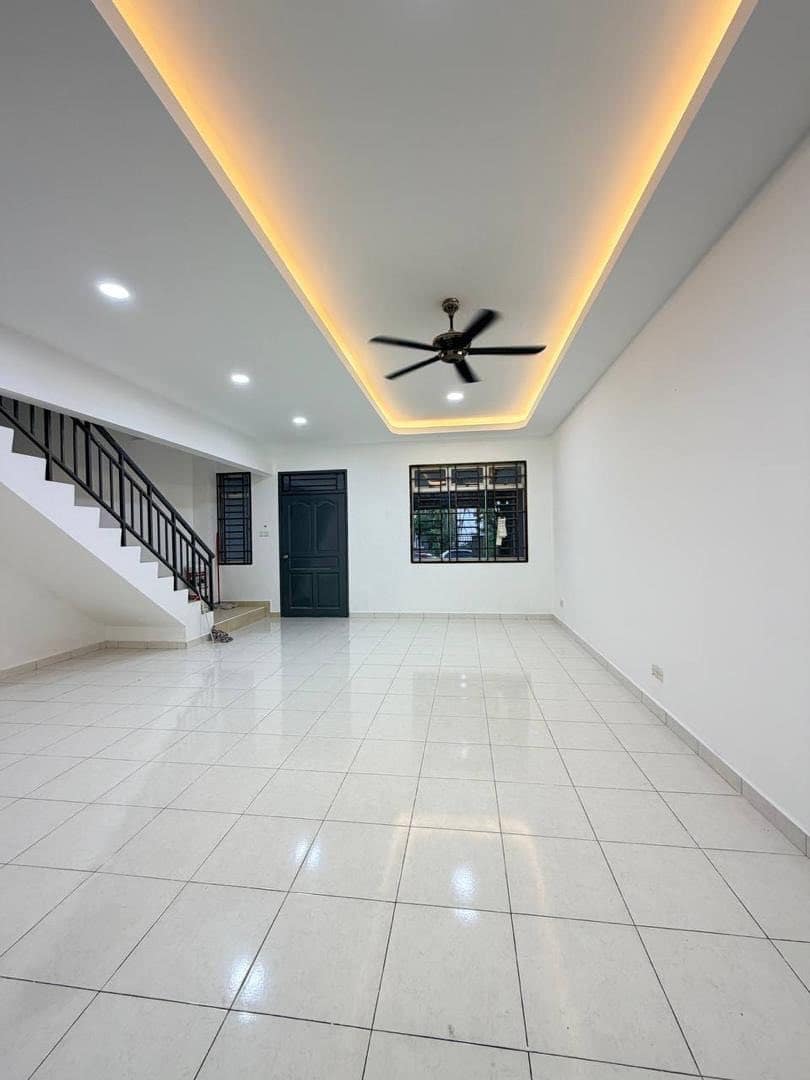 Intermediate unit Taman Bukit Indah – photo 1
