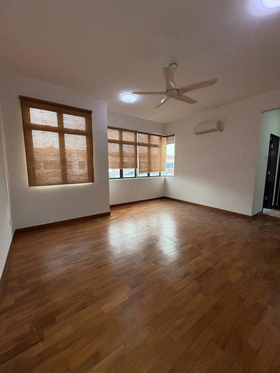 Double Storey House Molek Grove – photo 1