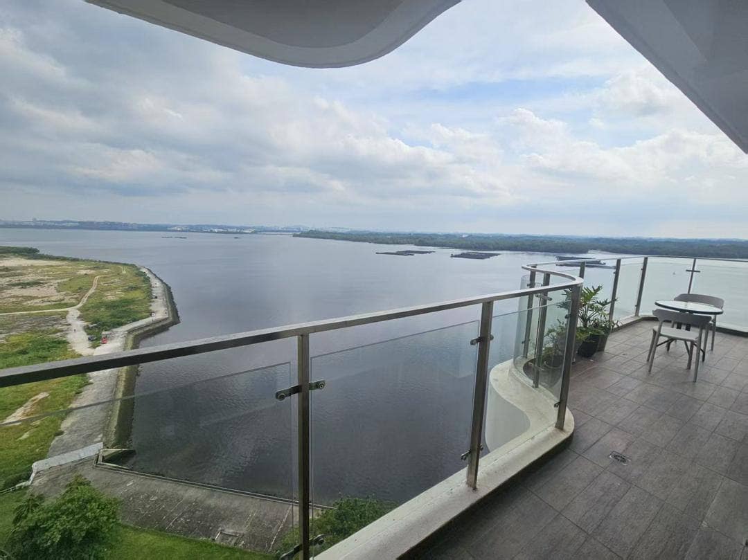 Condo Country Garden Danga Bay – photo 1