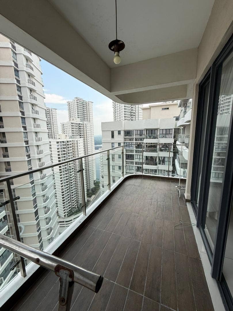 Corner Unit Country Garden @ Danga Bay – photo 1