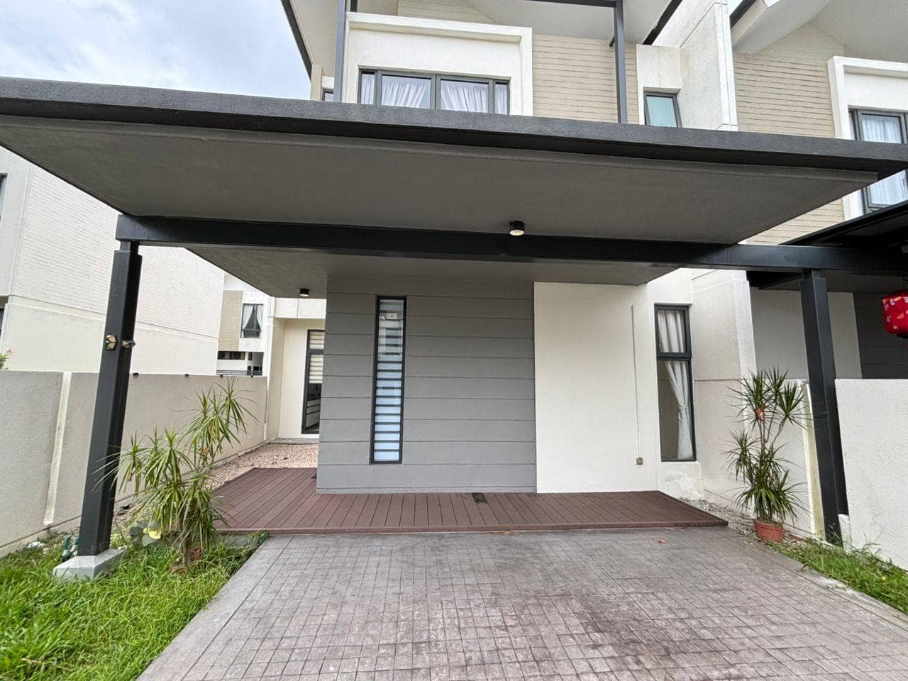 Double storey garden terrace Avira Medini Iskandar – photo 1