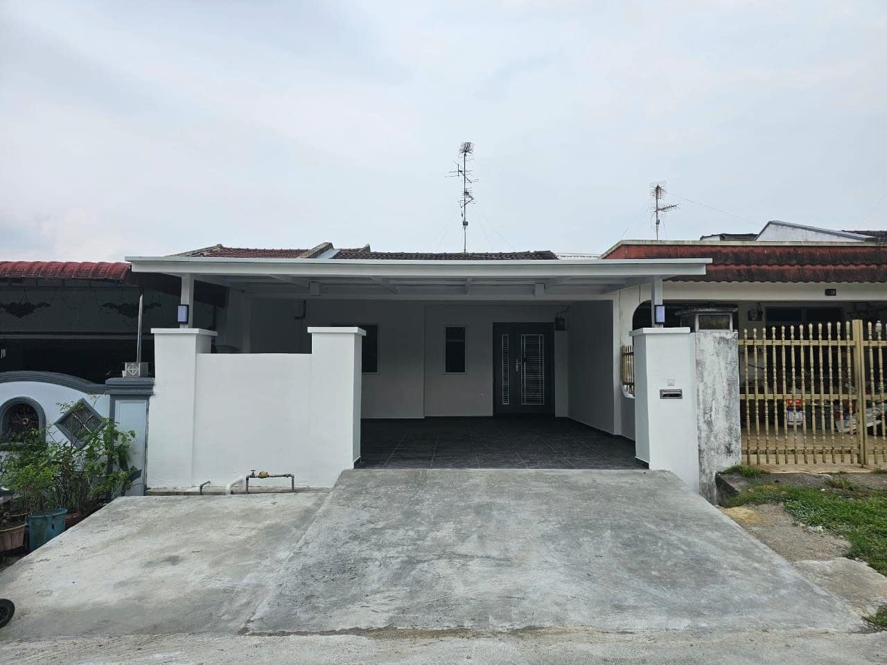 Single Storey Terrace Jalan Laksamana – photo 1