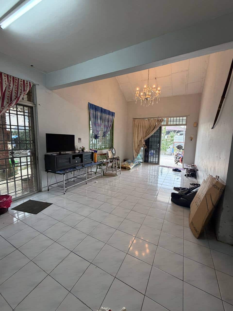 Single Storey Corner Jalan api-api taman Megai ria
