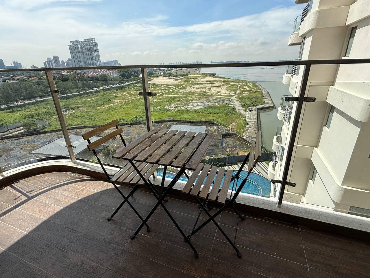 Condo Country Garden Danga Bay – photo 1