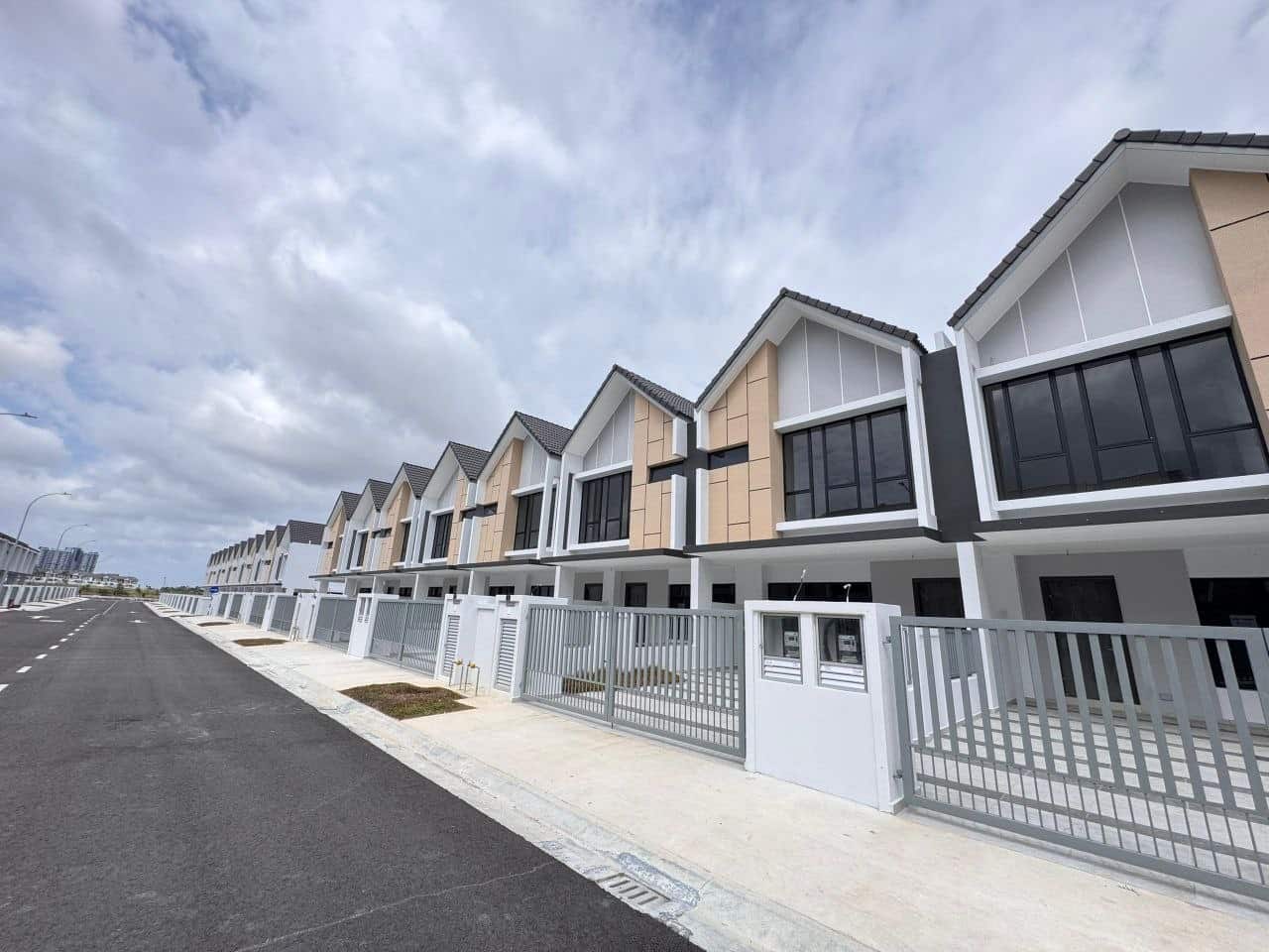Double Storey Terrace Taman Desa Tebrau
