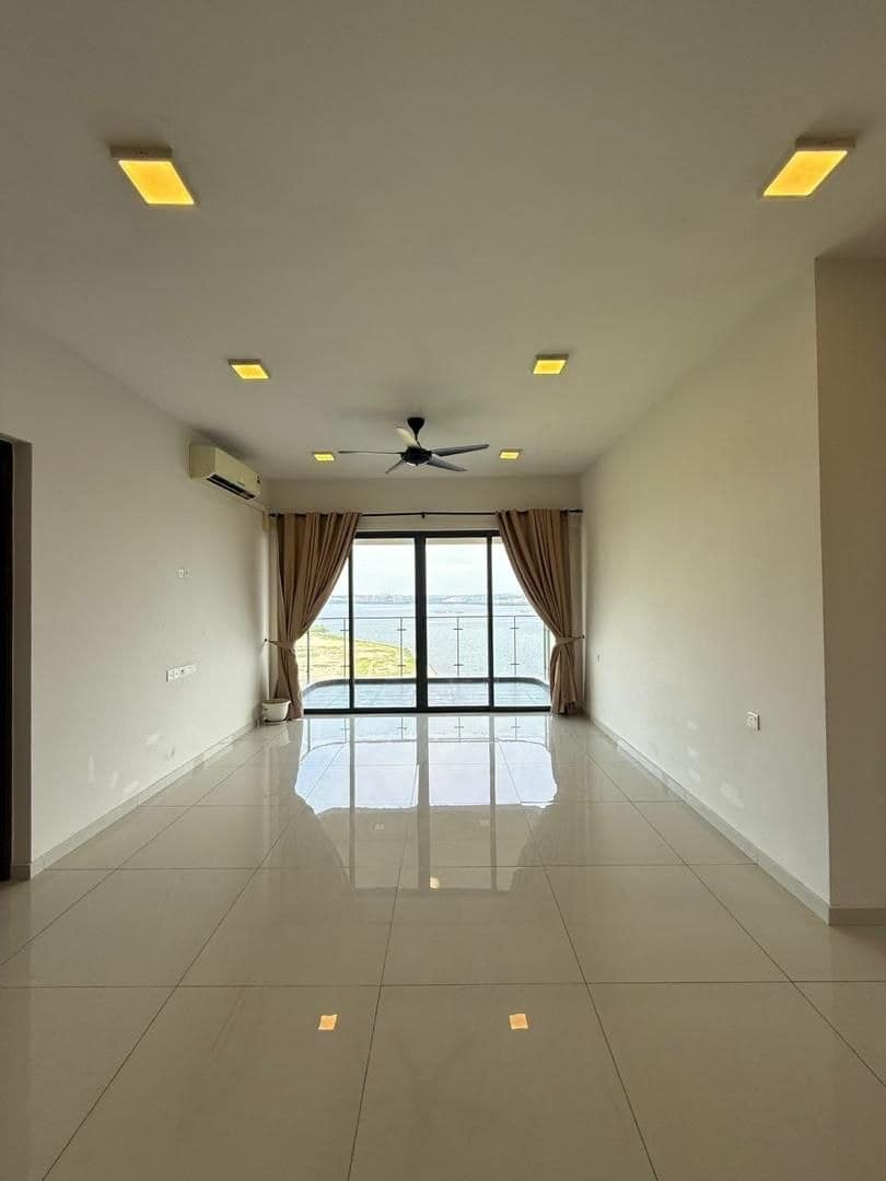 Condo Kings Bay @ Country Garden Danga Bay (17A) – photo 1
