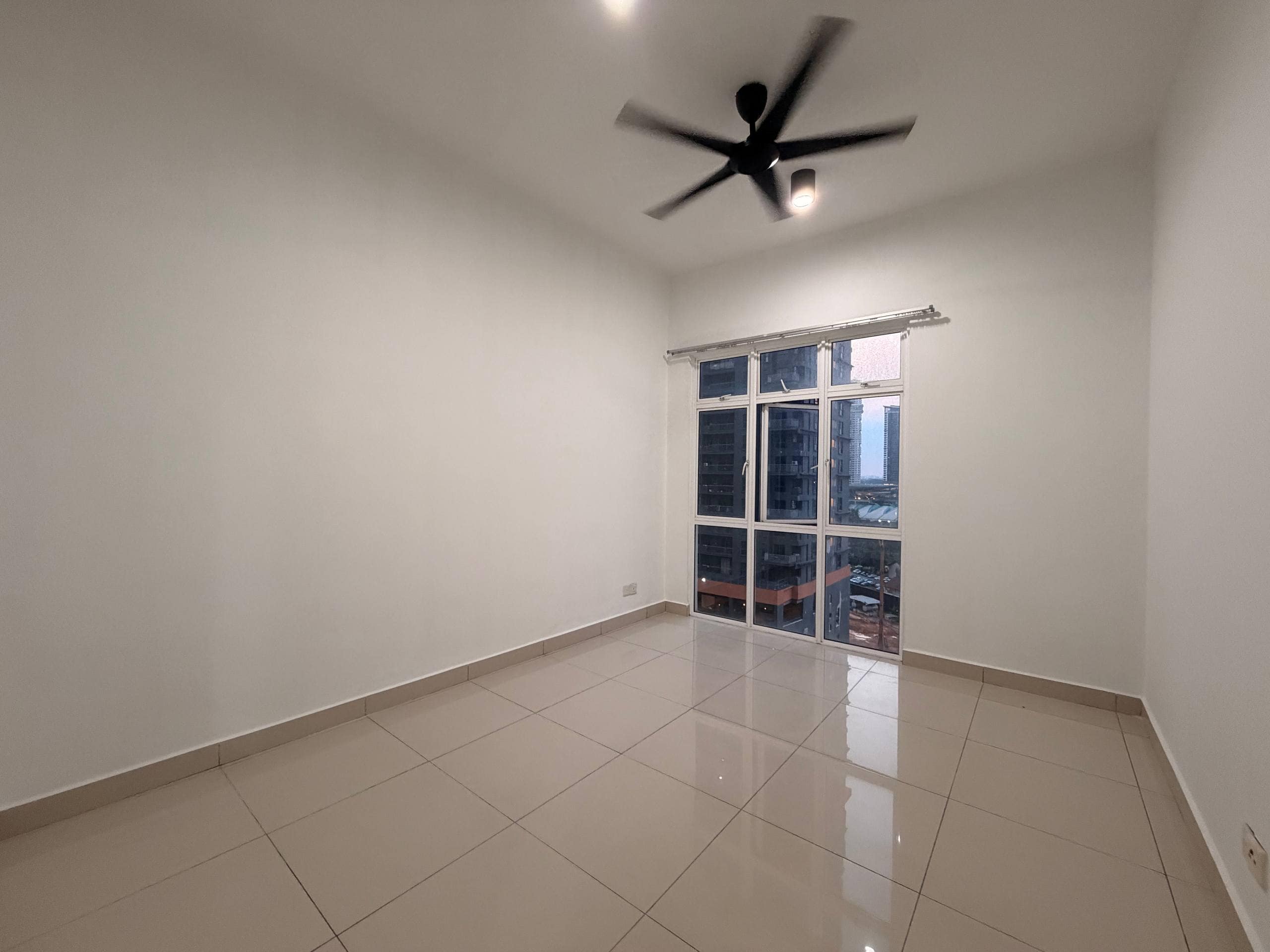 Condo Skysuites Meldrum Hills – photo 1
