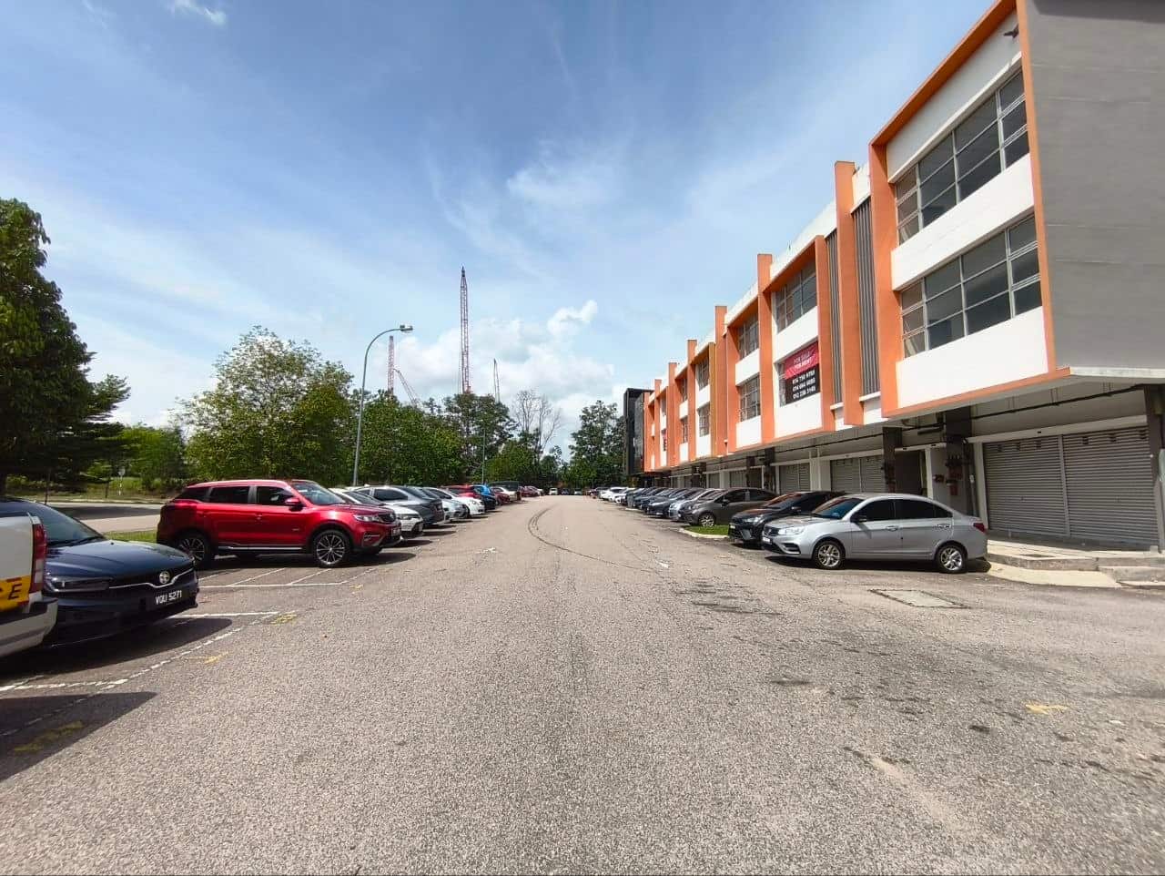 3 Storey Shoplot Jalan Iskandar Puteri 1/5