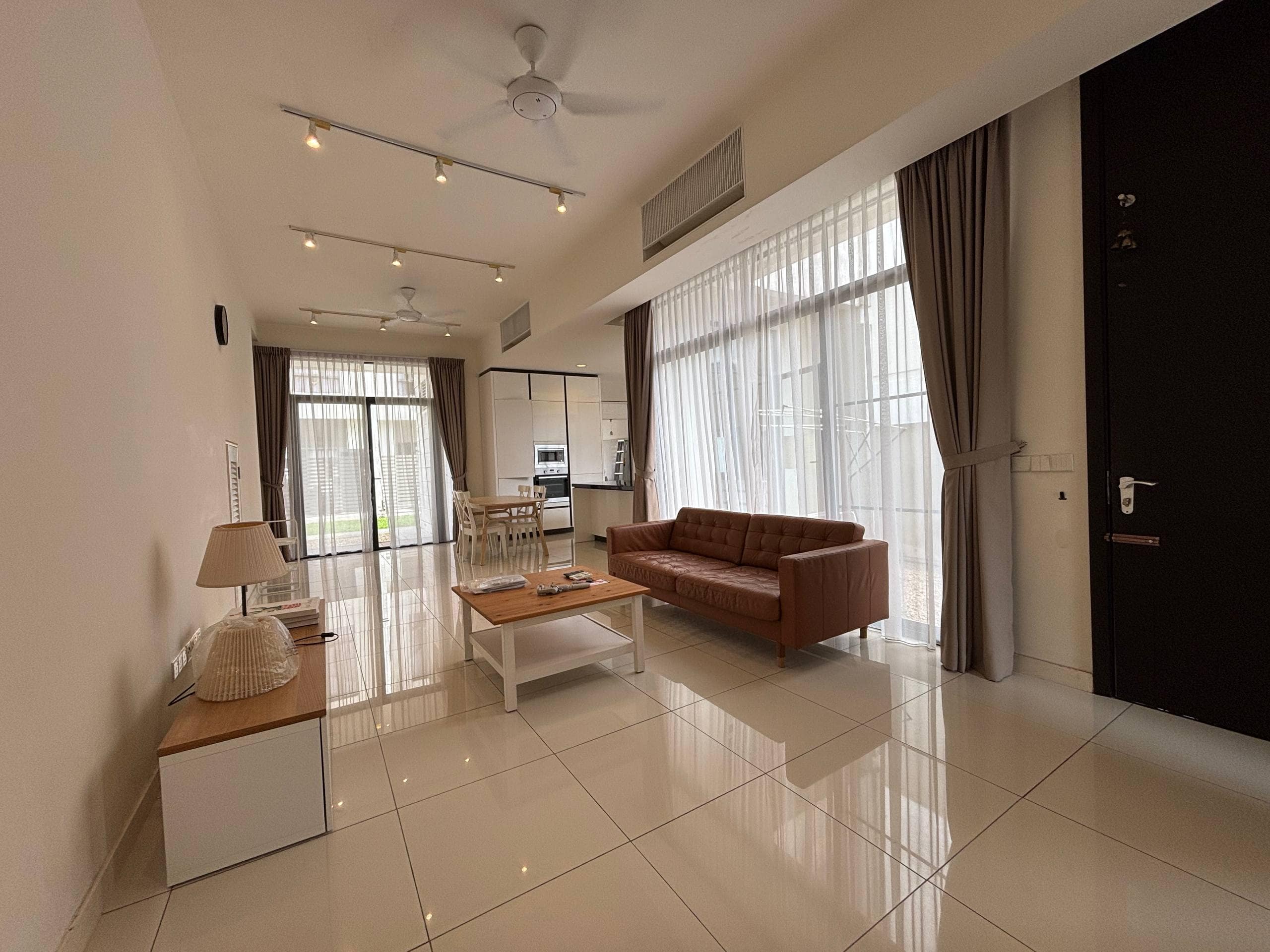 End Lot Terrace Avira Medini Iskandar – photo 1