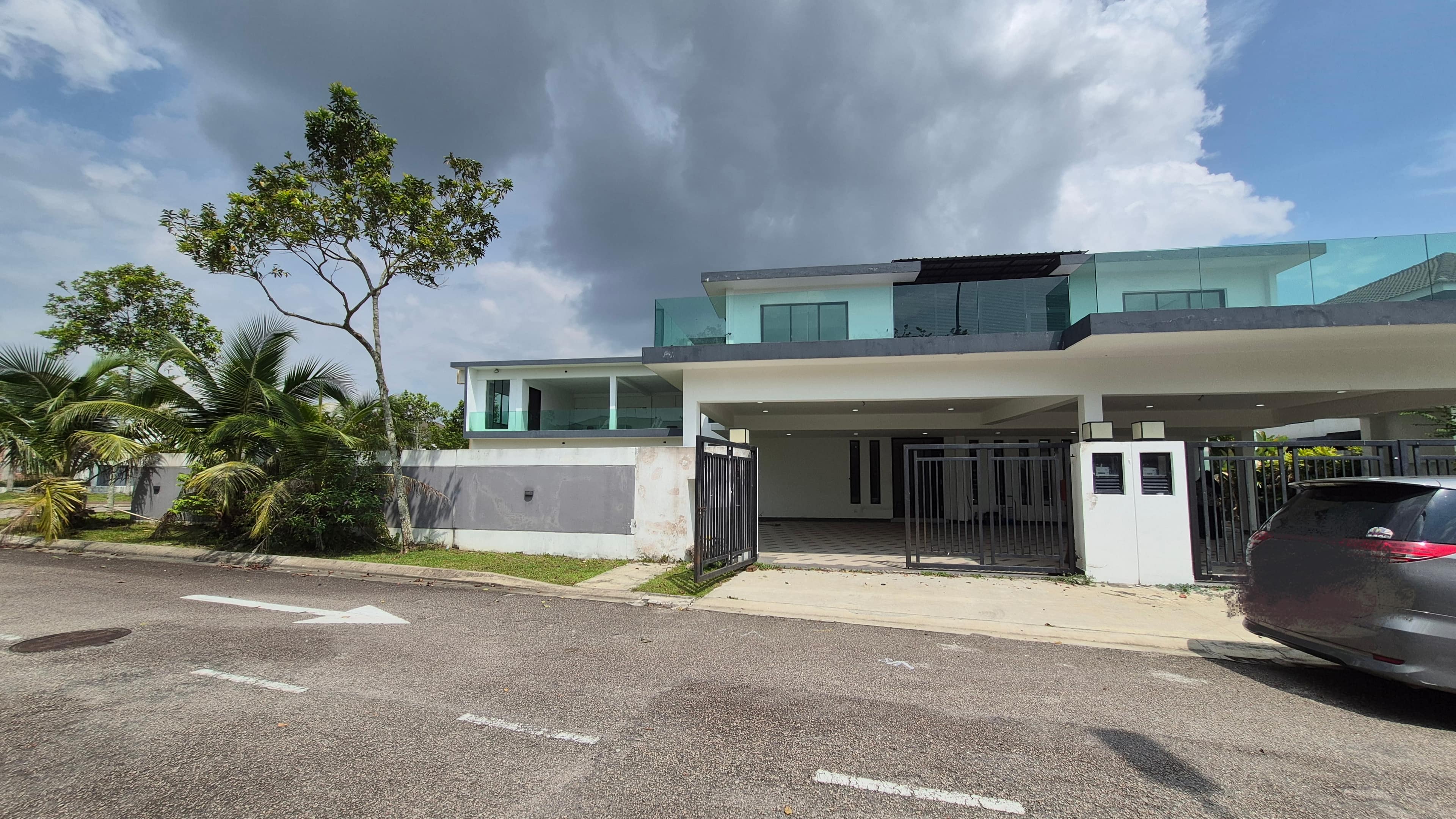 Double Storey Cluster House Austin Duta – photo 1
