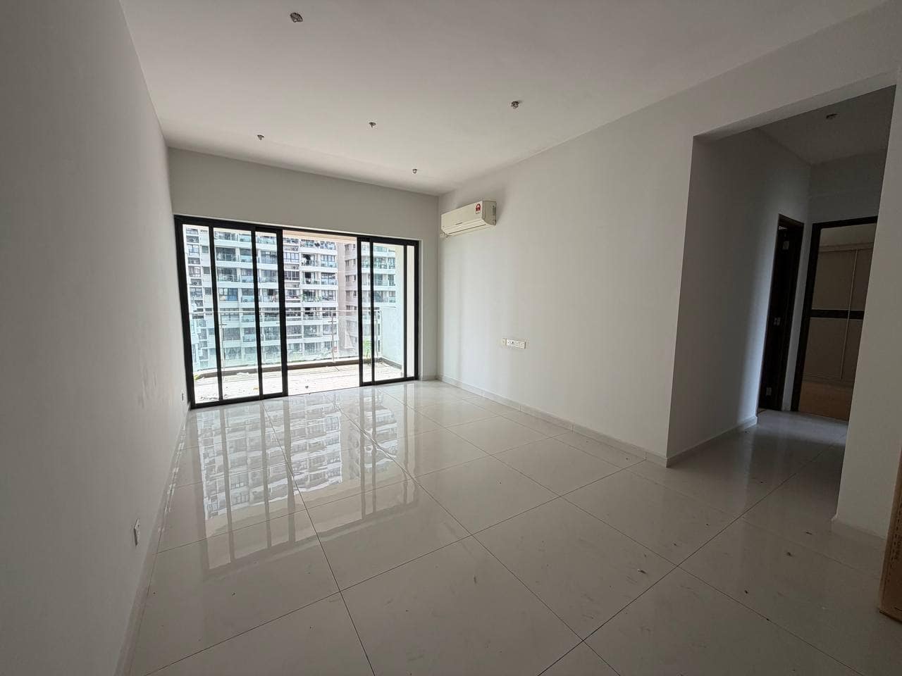 Condo Bay Point Country Garden Danga Bay – photo 1