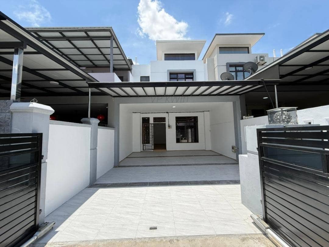 2-Storey Terrace House Bukit Indah – photo 1