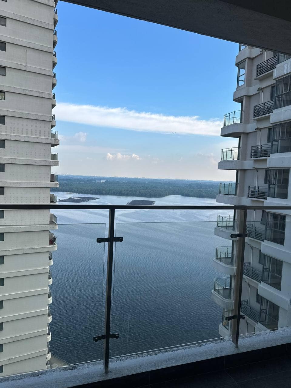 End Lot Condominium Danga Bay – photo 1