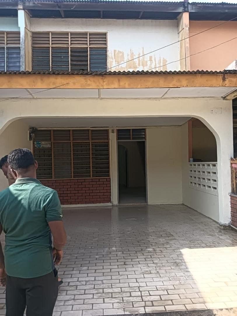 2-Storey Low Cost House Air Biru – photo 1