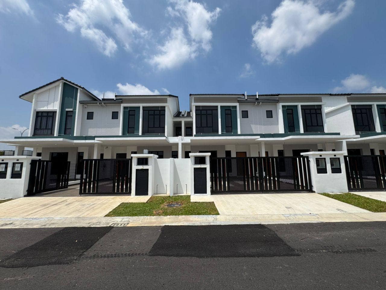 Double Storey Terrace Taman Impian Emas – photo 1